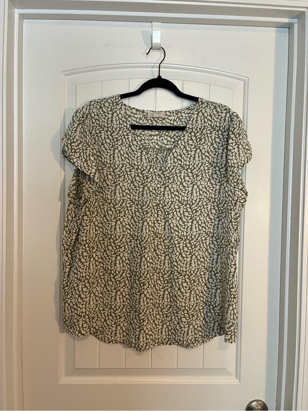 LOFT Cream & olive Top with Leaf Print